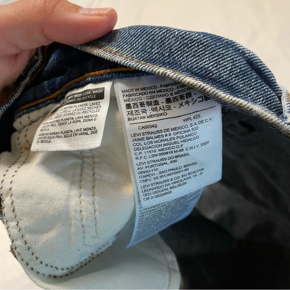 Levi’s High Waisted Denim Shorts - Picture 7 of 7